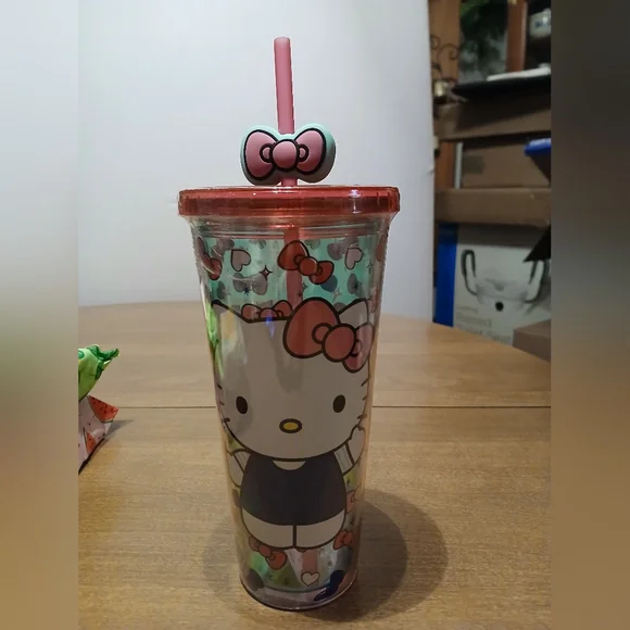 Hello Kitty Tumbler with Straw - Picture 1 of 2